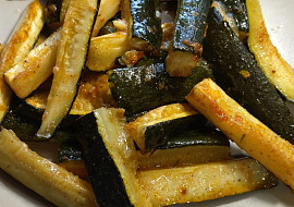 Pečená cuketa s česnekovo-koprovým dipem