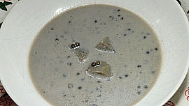 Polévka z čočky beluga