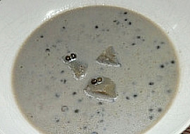 Polévka z čočky beluga