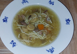 Vývar z kančích opečených kostí, s masovými knedlíčky z papiňáku