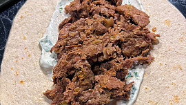 Hovězí kebab s dresinky