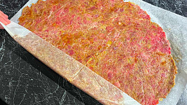 Hovězí kebab s dresinky