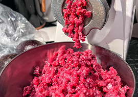 Hovězí kebab s dresinky