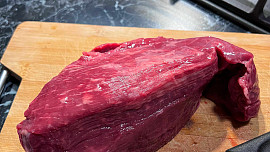 Hovězí kebab s dresinky