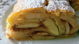 Jablkový závin z plundrového těsta