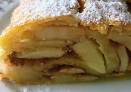 Jablkový závin z plundrového těsta