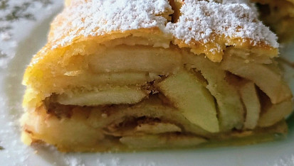 Jablkový závin z plundrového těsta