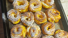 Jednoduché věnečky z odpalovaného těsta