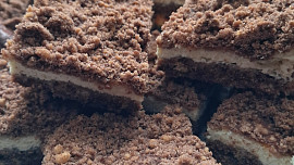 Kakaový drobenkový fofr koláč s tvarohem