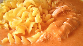 Zbylé kuřecí maso v jednoduché omáčce