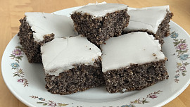 Makovník s citronovou polevou