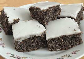 Makovník s citronovou polevou