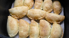 Taštičky z tvarohového těsta pečené v horkovzdušné fritéze