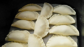 Taštičky z tvarohového těsta pečené v horkovzdušné fritéze