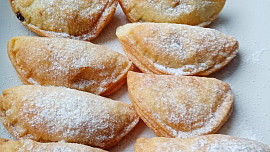 Taštičky z tvarohového těsta pečené v horkovzdušné fritéze