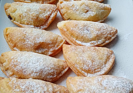 Taštičky z tvarohového těsta pečené v horkovzdušné fritéze