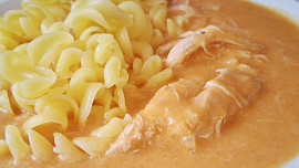 Zbylé kuřecí maso v jednoduché omáčce