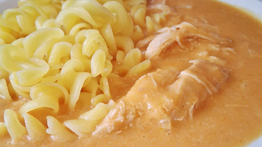 Zbylé kuřecí maso v jednoduché omáčce