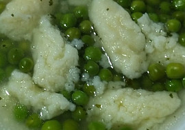 Hrášková polévka s tarhoňou - pro nejmenší (u nás s krupicovými haluškami)