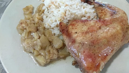 Kuřecí stehno na jablkách