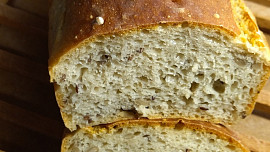 Rychlý chléb z formy (bez hnětení)