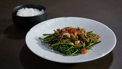 Rýže a vodní špenát podle Khanha Taa