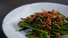 Rýže a vodní špenát podle Khanha Taa