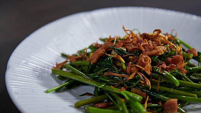 Rýže a vodní špenát podle Khanha Taa