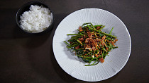 Rýže a vodní špenát podle Khanha Taa