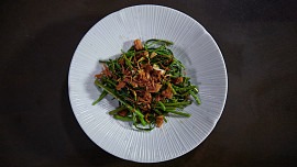 Rýže a vodní špenát podle Khanha Taa