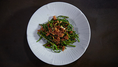 Rýže a vodní špenát podle Khanha Taa