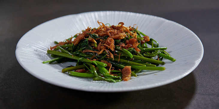 Rýže a vodní špenát podle Khanha Taa