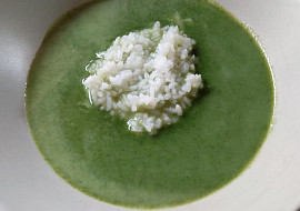 Špenátová polévka s mlékem (ryža ako vložka)