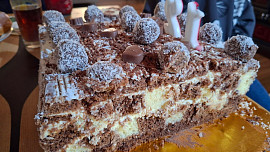 Velký obdélníkový šachovnicový dort