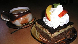 Řezy BeBe s čokoládovo-rumovou polevou