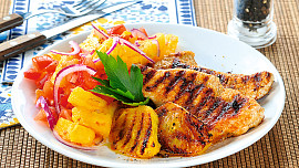 Grilovaný krůtí plátek se sladkým salátem