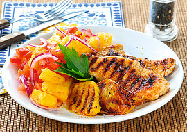 Grilovaný krůtí plátek se sladkým salátem