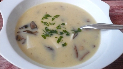 Houbová polévka s nudlemi