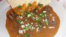 Hovězí guláš z kližky