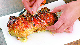 Kachní roláda s játrovo-kuřecí nádivkou