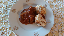 Kančí na červeném víně