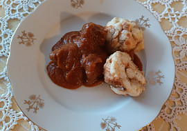 Kančí na červeném víně