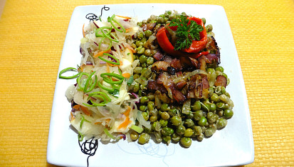 Pučálka na slanině se zelným salátem