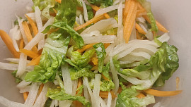 Salát z bílé ředkve