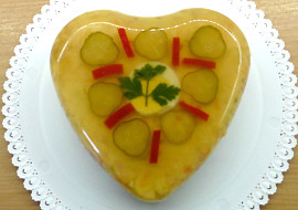 Slavnostní vaječná tlačenka ve tvaru srdíčka