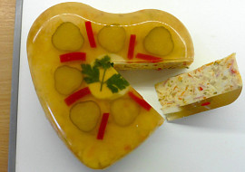 Slavnostní vaječná tlačenka ve tvaru srdíčka