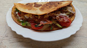 Tortilla s mletým masem z pánve