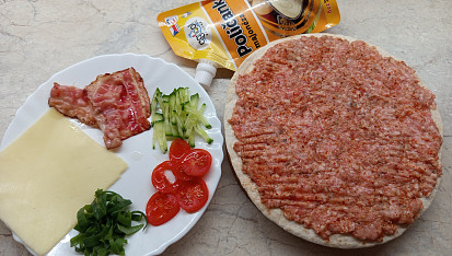 Tortilla s mletým masem z pánve