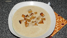 Žampiónový krém s krutóny