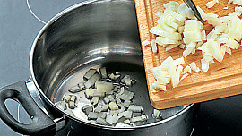 Brokolicová polévka s řapíkatým celerem